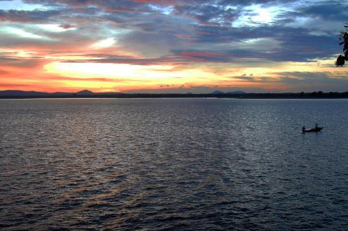 sri-lanka-sunset-Parakrama-samudra